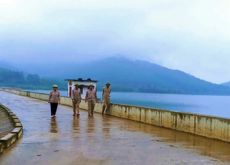 Chi nhánh Thủy lợi Cẩm Thủy chủ động phục vụ nước tưới