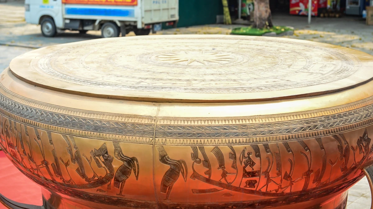 Chiêm ngưỡng trống đồng lớn nhất Việt Nam tại Lễ hội đền Bà Triệu