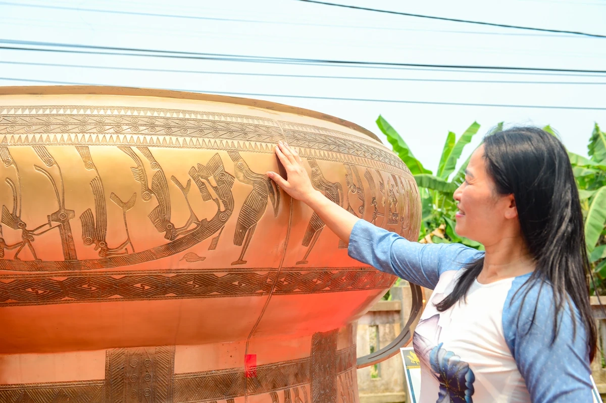 Chiêm ngưỡng trống đồng lớn nhất Việt Nam tại Lễ hội đền Bà Triệu