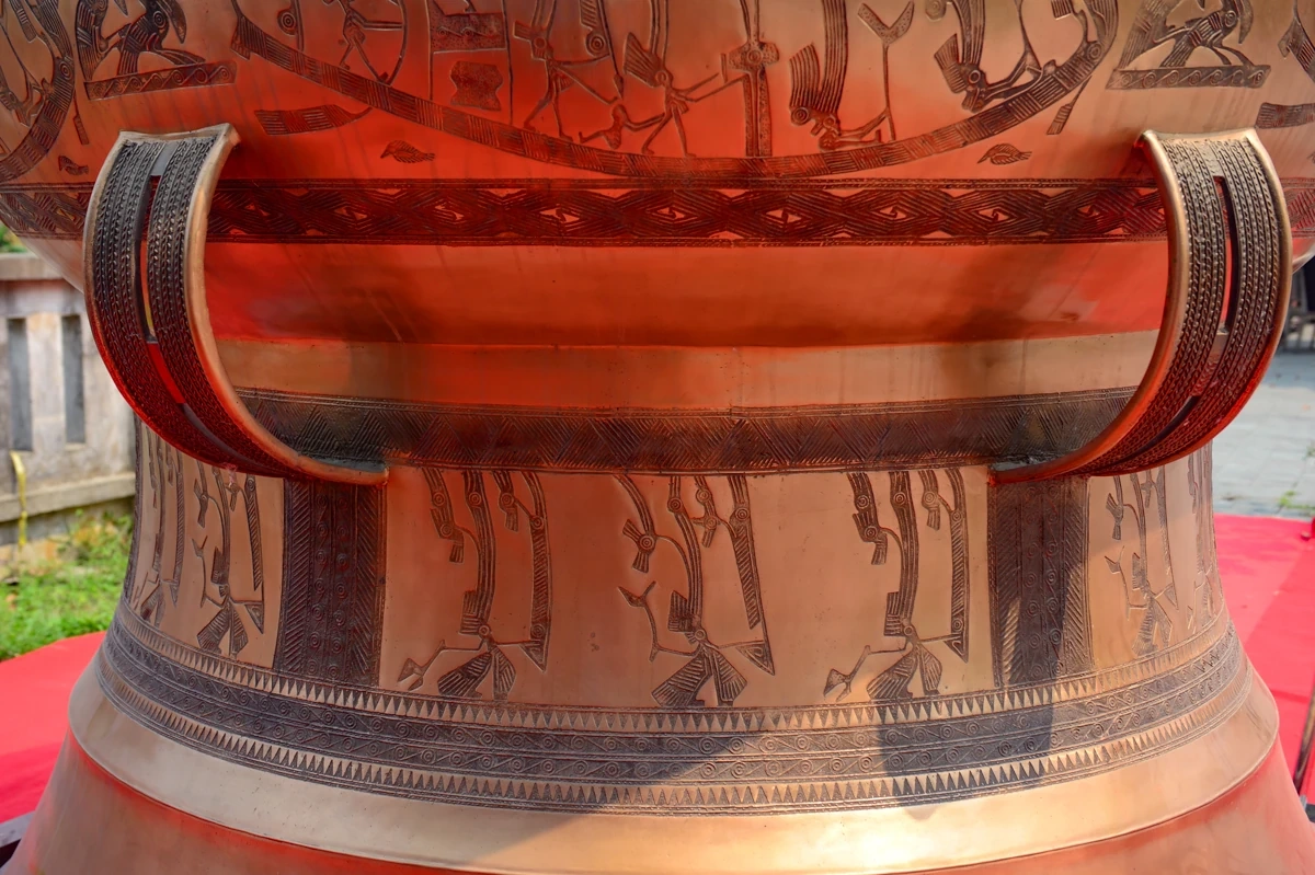 Chiêm ngưỡng trống đồng lớn nhất Việt Nam tại Lễ hội đền Bà Triệu