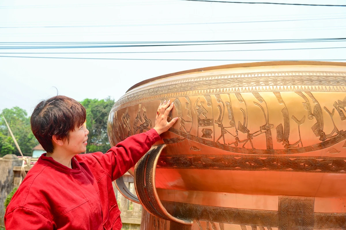 Chiêm ngưỡng trống đồng lớn nhất Việt Nam tại Lễ hội đền Bà Triệu