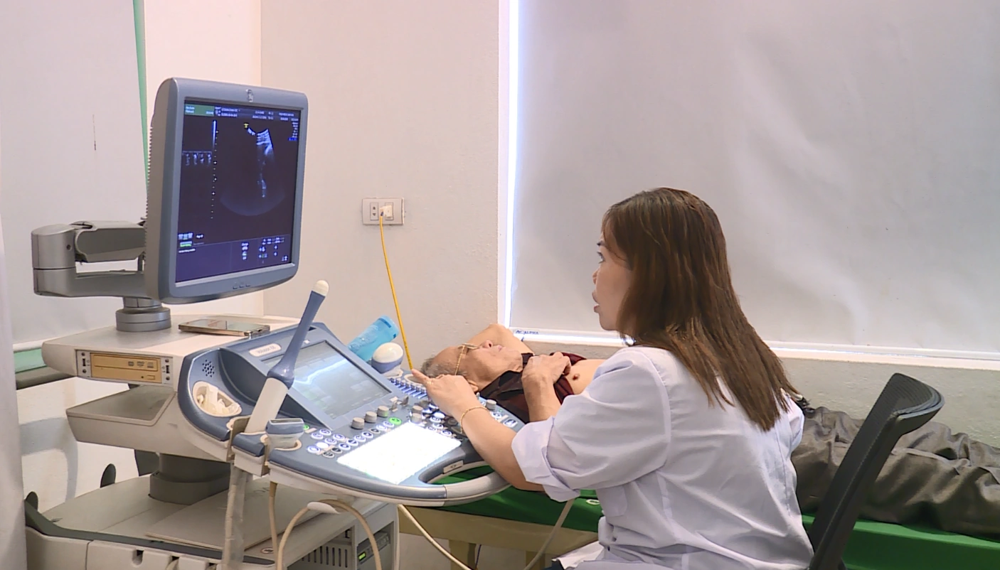 Nắng nóng đầu mùa: Người cao tuổi và trẻ nhỏ nhập viện tăng mạnh