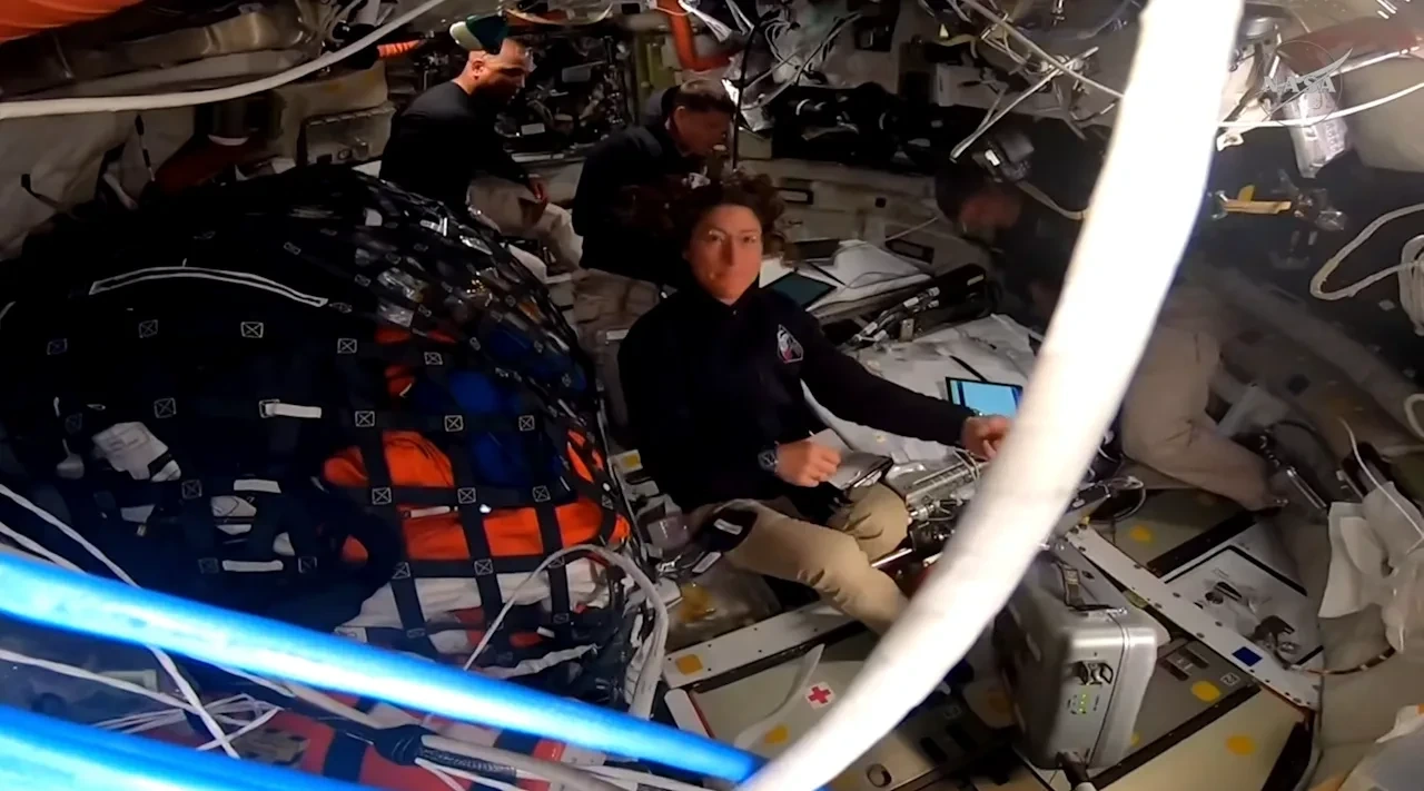 Artemis II lập kỷ lục về khoảng cách xa nhất mà con người từng bay trong không gian