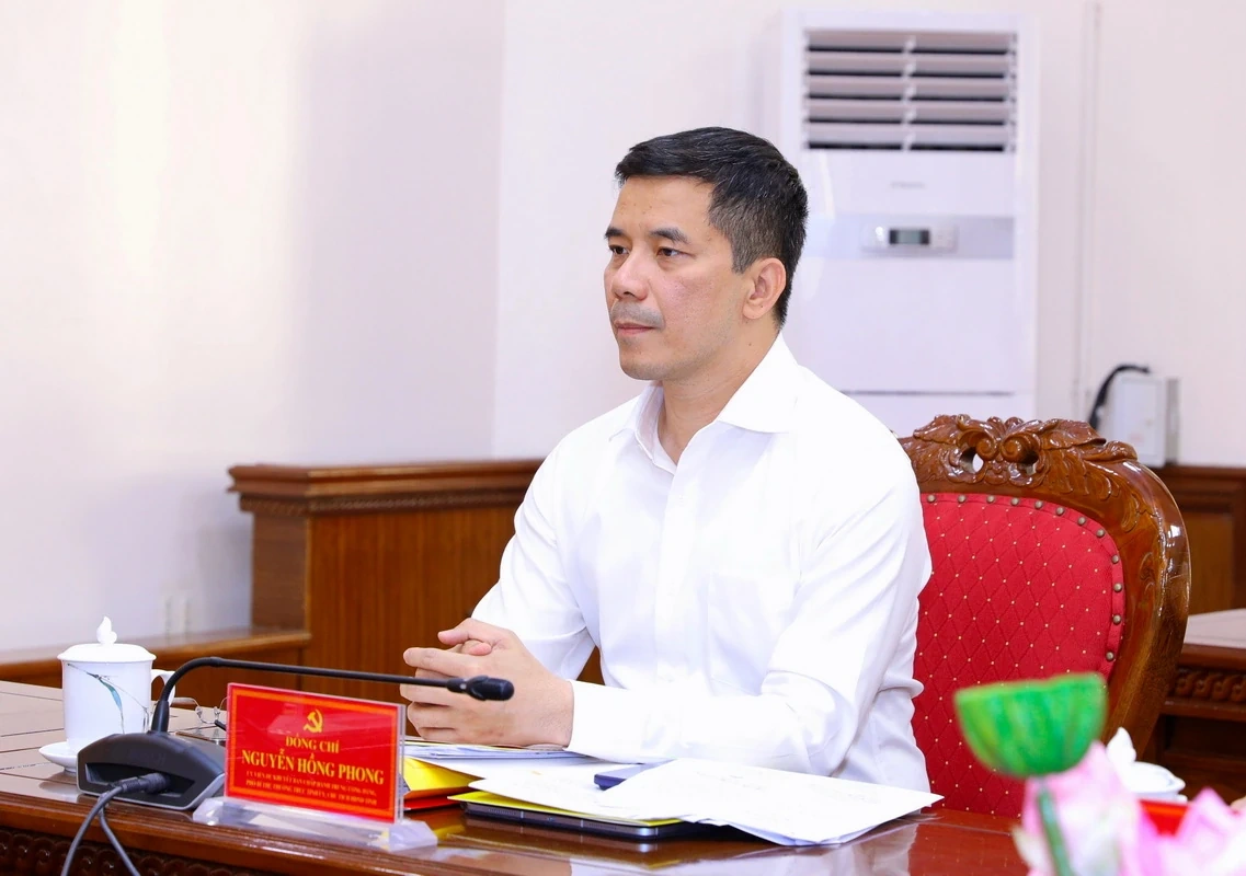 Phát huy vai trò “trung tâm tham mưu tổng hợp”, xây dựng đội ngũ cán bộ Văn phòng Tỉnh ủy “vừa hồng, vừa chuyên”