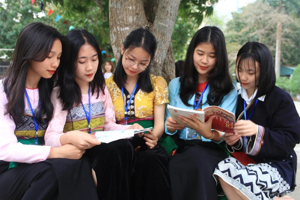 Giáo dục tư tưởng để học sinh dân tộc thiểu số “miễn dịch” trước thông tin xấu độc