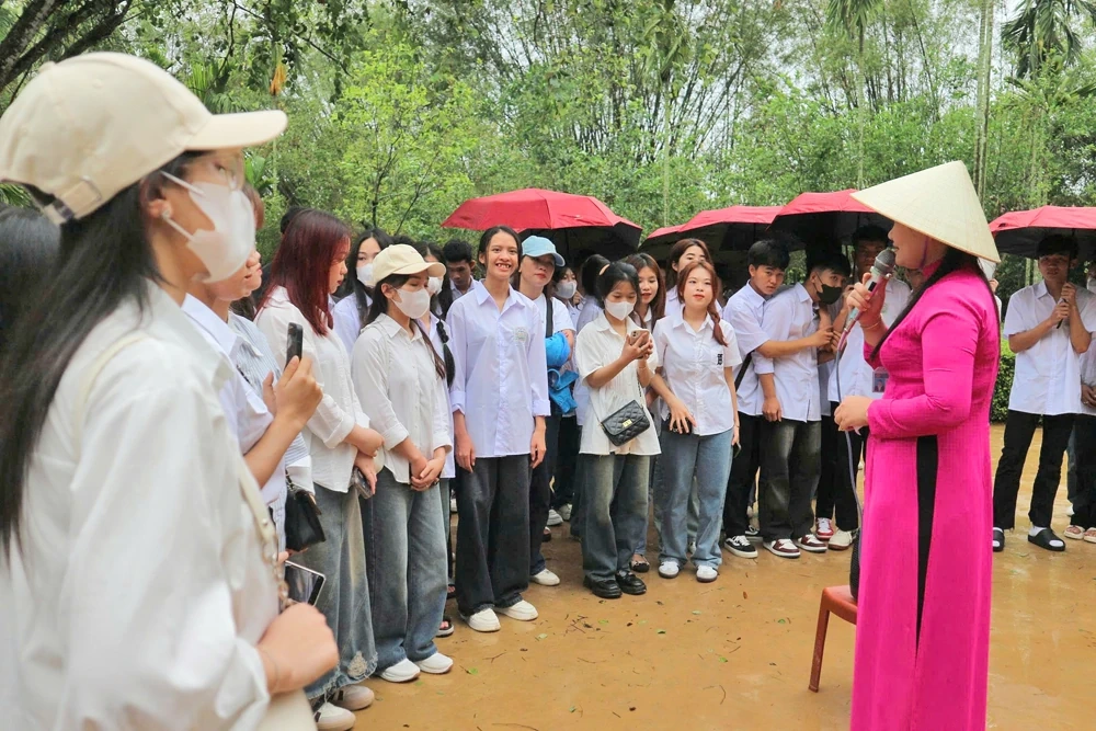 Giáo dục tư tưởng để học sinh dân tộc thiểu số “miễn dịch” trước thông tin xấu độc