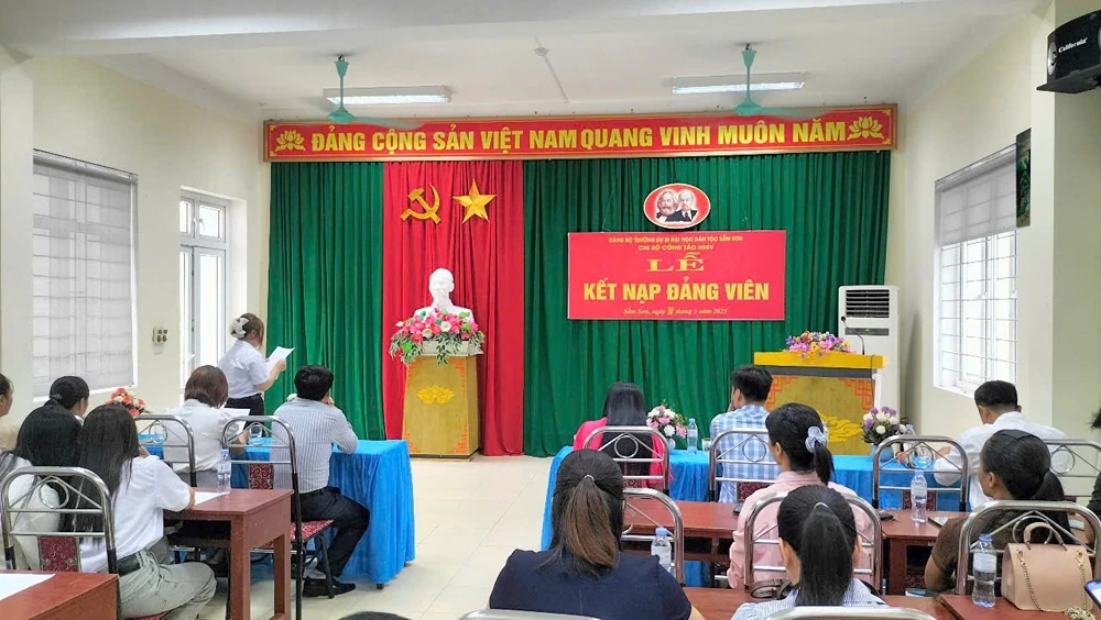 Giáo dục tư tưởng để học sinh dân tộc thiểu số “miễn dịch” trước thông tin xấu độc