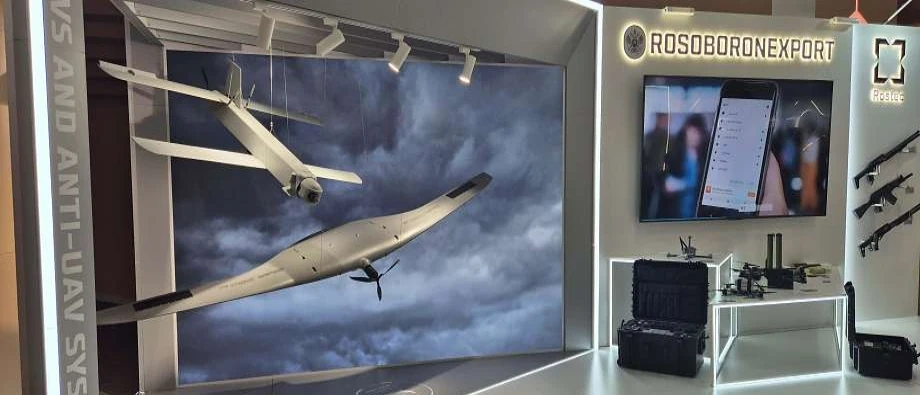 Nga thử nghiệm hệ thống điều khiển dàn UAV tấn công, bàn giao máy bay MC-21