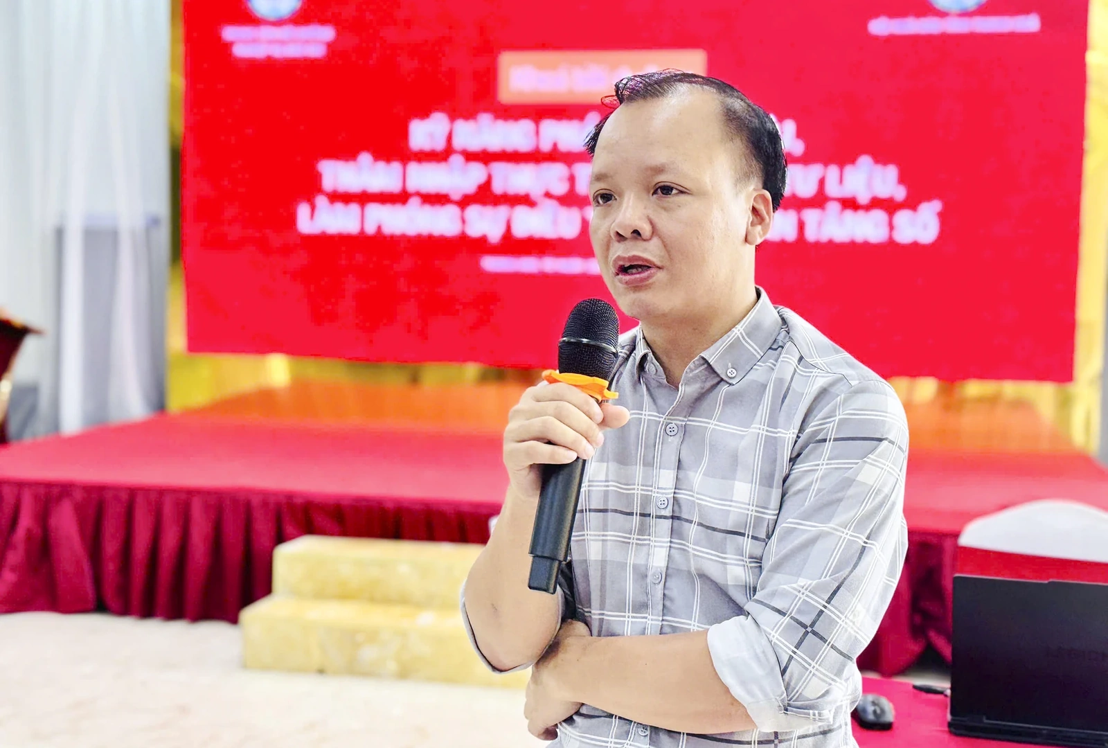 Bồi dưỡng kỹ năng phát hiện đề tài và làm phóng sự điều tra