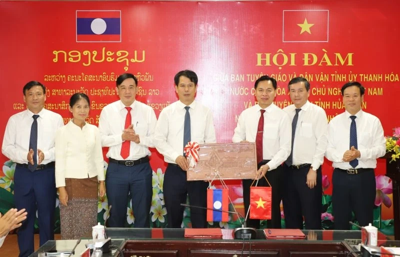 Tiếp tục củng cố, nâng tầm hợp tác lĩnh vực tuyên huấn, tuyên giáo, dân vận giữa hai tỉnh Thanh Hóa - Hủa Phăn