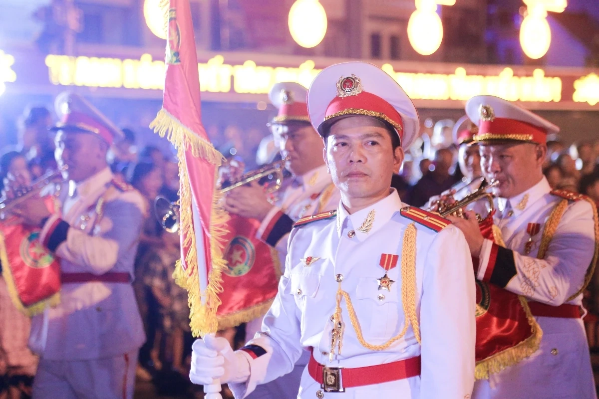 Sôi động đêm diễu hành quân nhạc đầu tiên tại Thanh Hóa