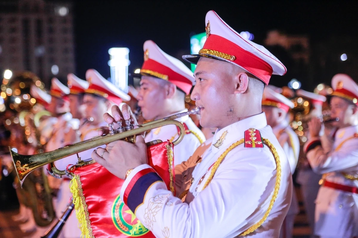 Sôi động đêm diễu hành quân nhạc đầu tiên tại Thanh Hóa