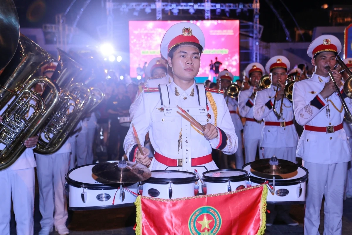 Sôi động đêm diễu hành quân nhạc đầu tiên tại Thanh Hóa