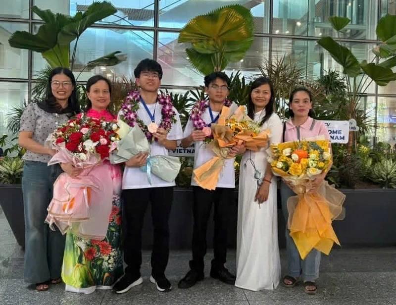Lấp lánh những tấm huy chương quốc tế