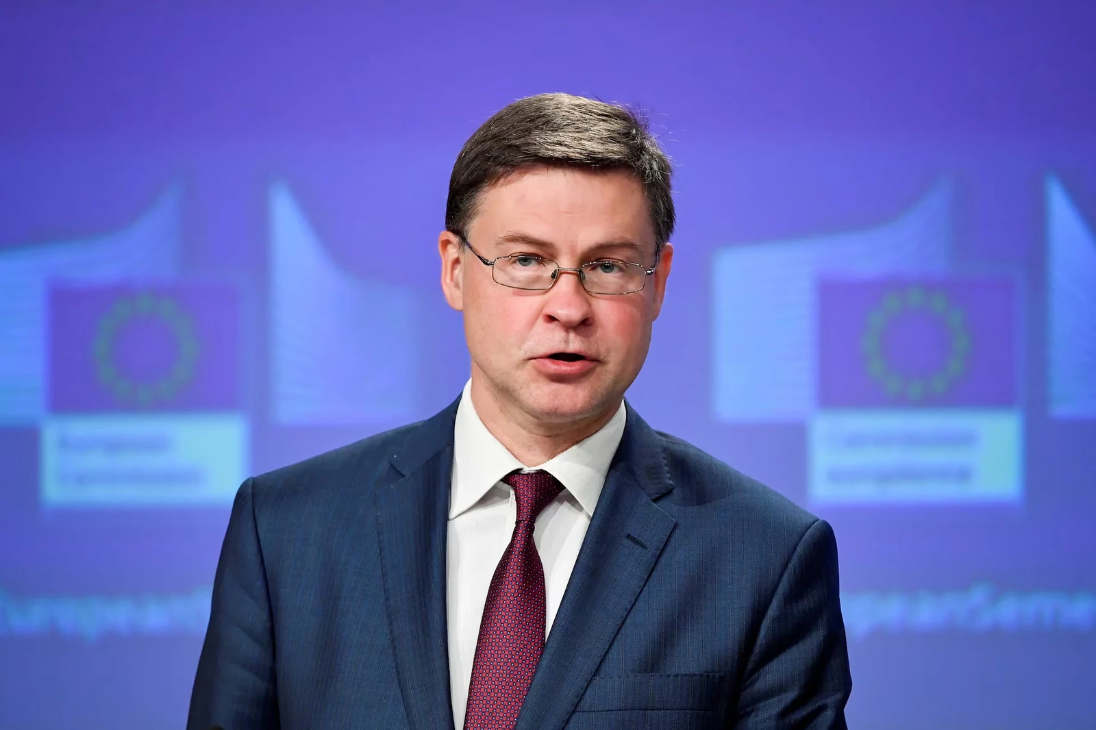 EU tăng đầu tư và cải cách để phát triển AI