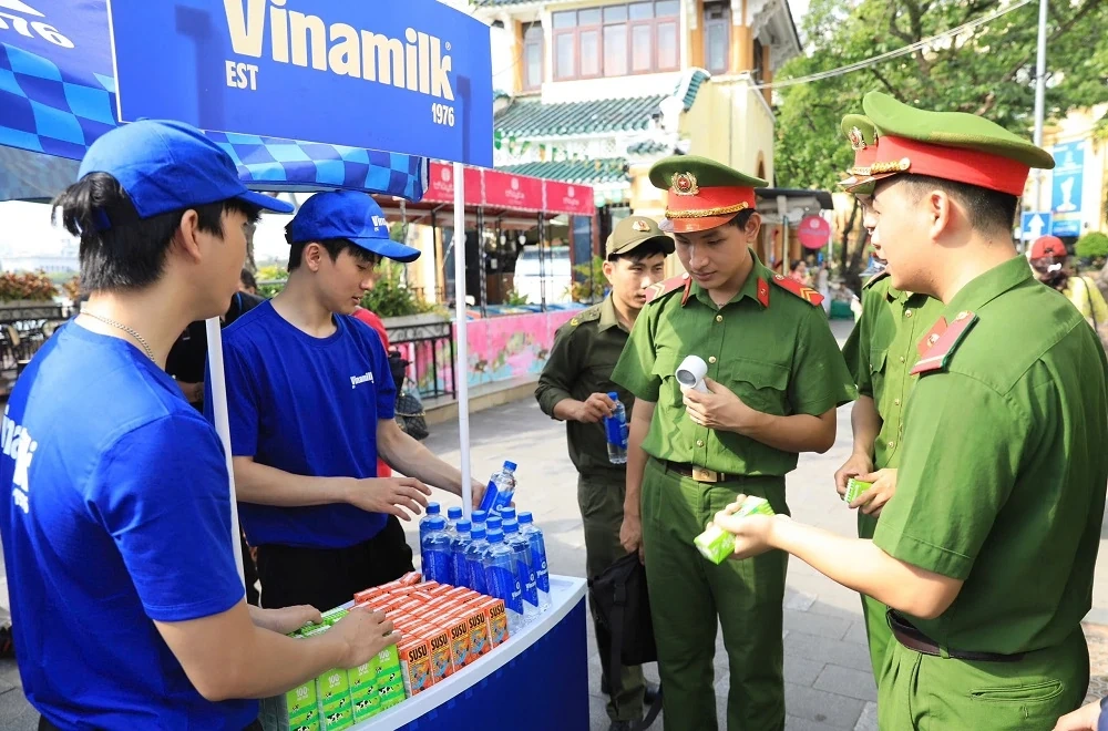 Vinamilk hỗ trợ 40.000 sản phẩm dinh dưỡng cho chương trình “Tổ quốc bình yên”