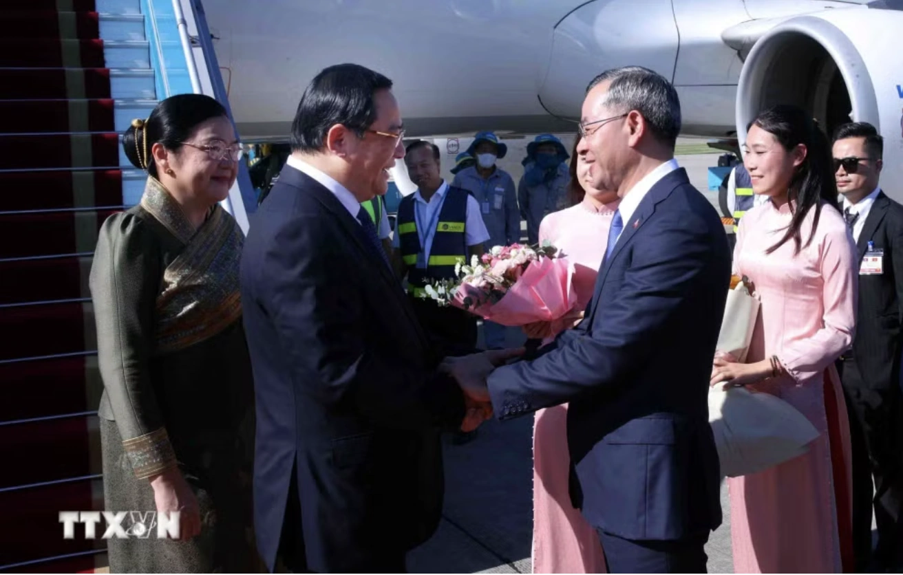 Thủ tướng Lào Sonexay Siphandone đến Hà Nội, bắt đầu thăm chính thức Việt Nam và dự AFF 2026