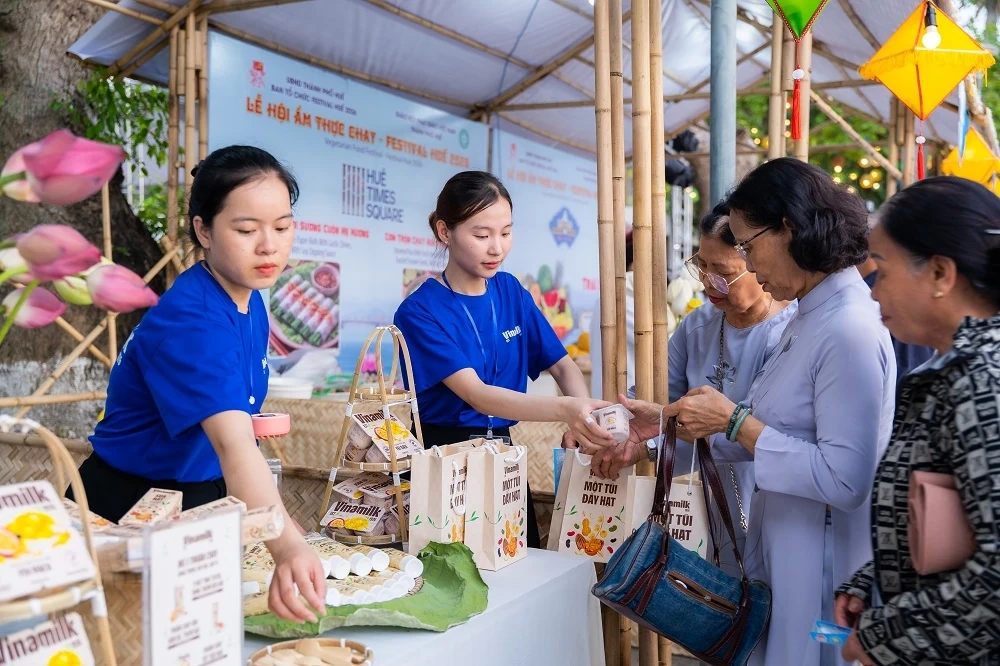 Vinamilk góp phần lan tỏa lối sống xanh tại Lễ hội Ẩm thực chay – festival Huế 2026