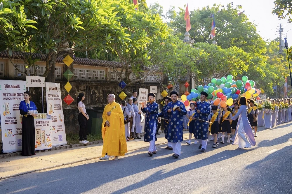 Vinamilk góp phần lan tỏa lối sống xanh tại Lễ hội Ẩm thực chay – festival Huế 2026
