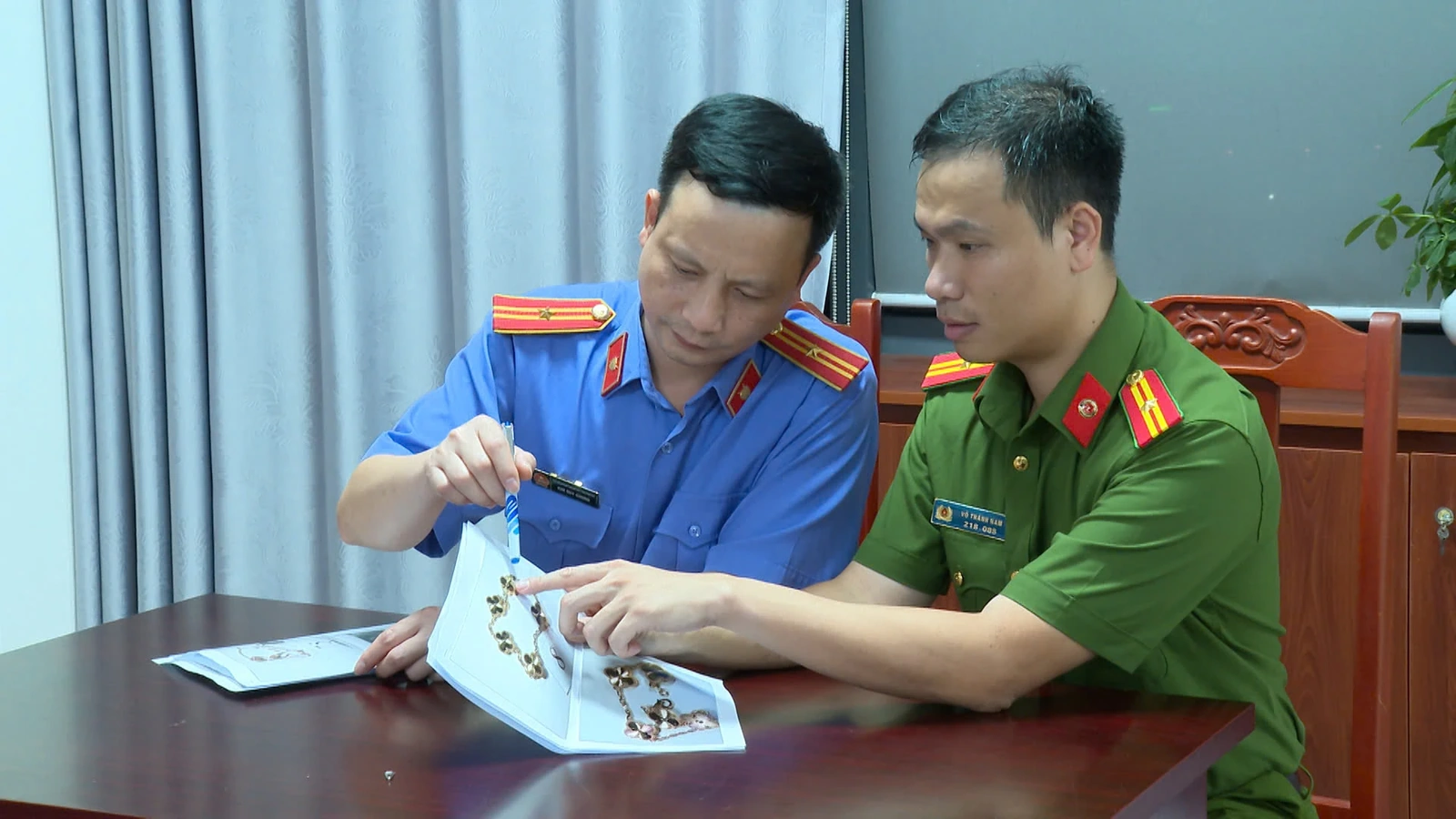 Triệt xóa 2 đường dây buôn lậu và mua bán trang sức giả nhãn hiệu quy mô đặc biệt lớn