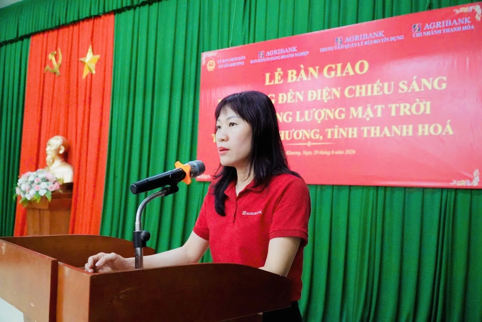 Agribank trao tặng công trình điện chiếu sáng năng lượng mặt trời tại xã biên giới Yên Khương
