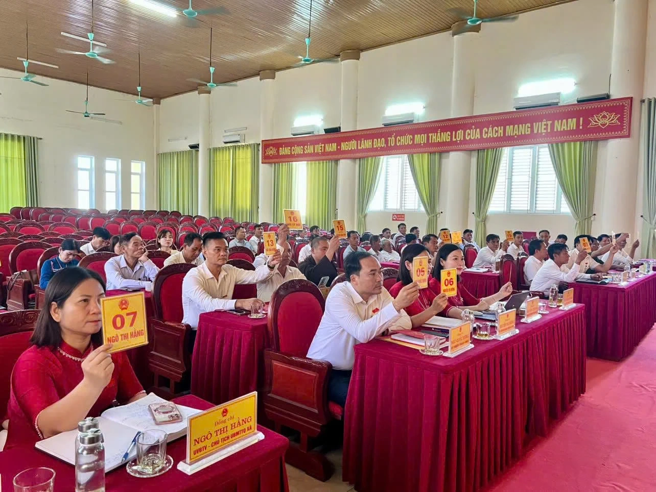 HĐND xã Quảng Ninh thông qua Nghị quyết sắp xếp thôn