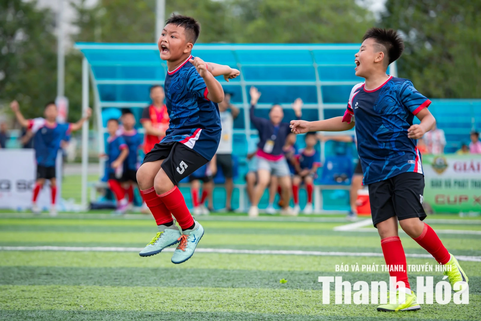 Chủ nhà Hạc Thành khởi đầu ấn tượng; những tấm vé sớm dự tứ kết đã có chủ
