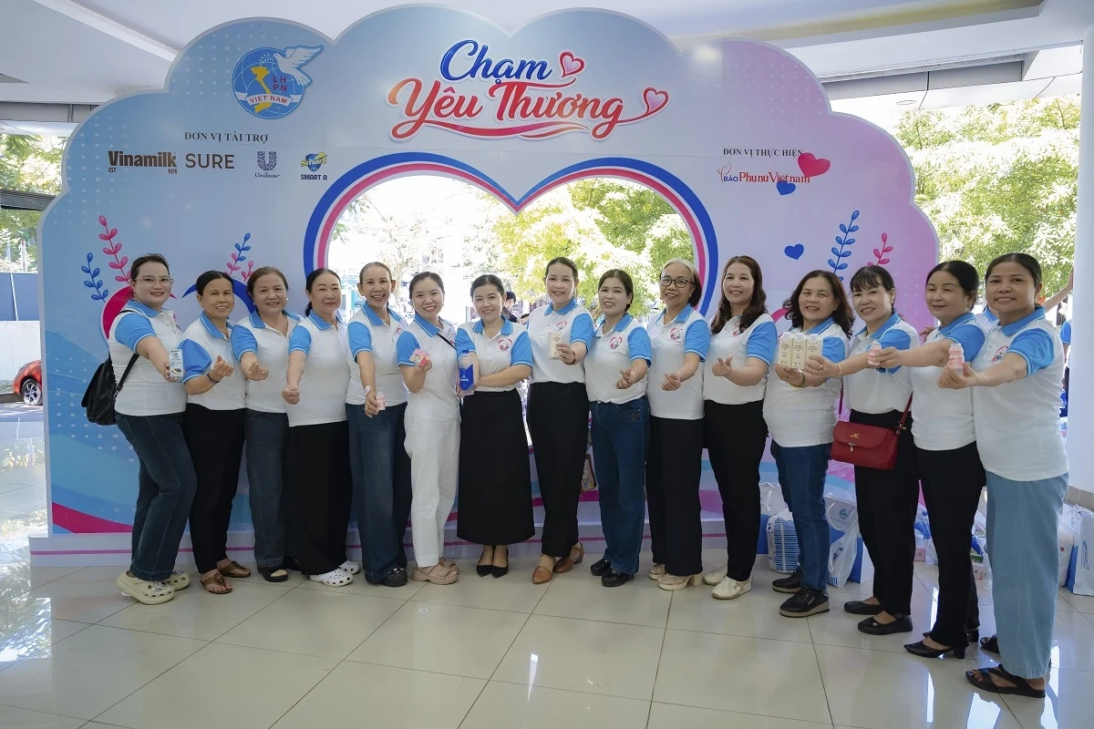 Vinamilk Sure đồng hành cùng lễ mít tinh hưởng ứng Ngày Gia đình Việt Nam tại Huế
