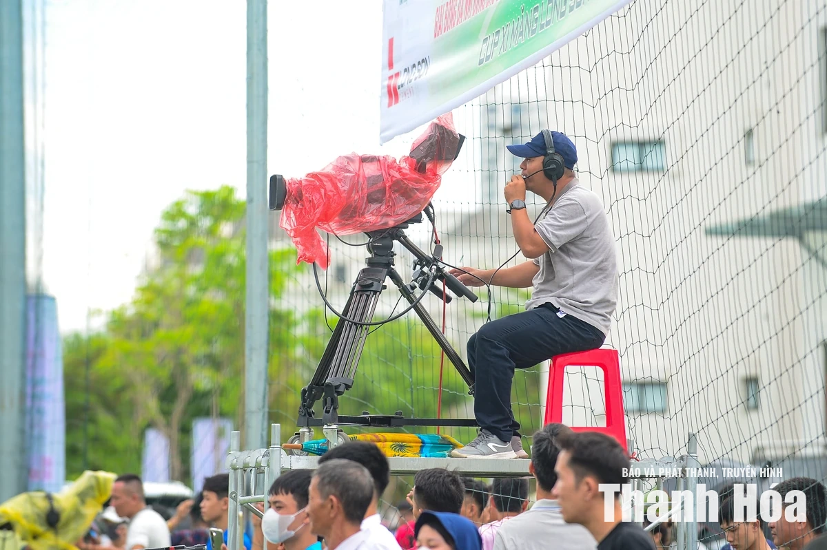 Những người thầm lặng góp phần làm nên sức nóng của giải