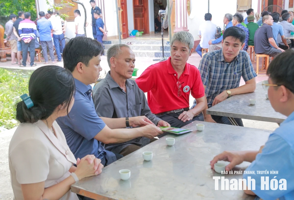 Phó Chủ tịch UBND tỉnh Cao Văn Cường viếng các nạn nhân tử vong do tai nạn lao động