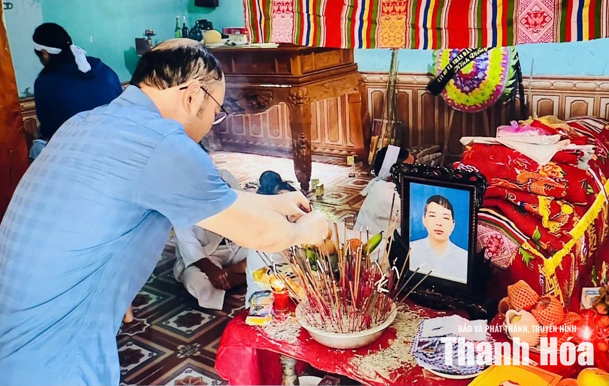 Phó Chủ tịch UBND tỉnh Cao Văn Cường viếng các nạn nhân tử vong do tai nạn lao động