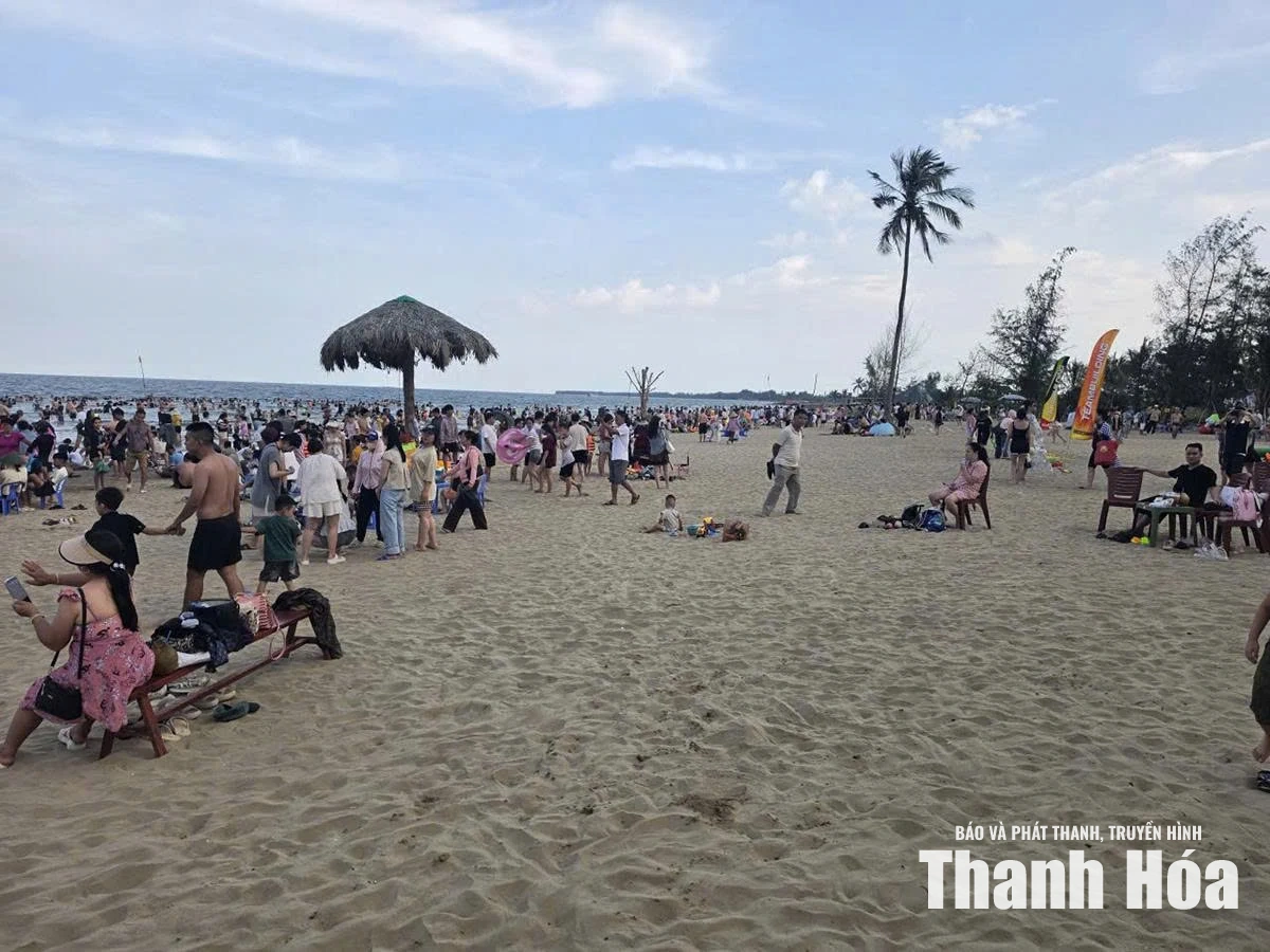 Hoang sơ biển Hoằng Thanh