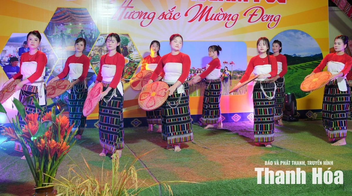Chợ đêm giữa đại ngàn