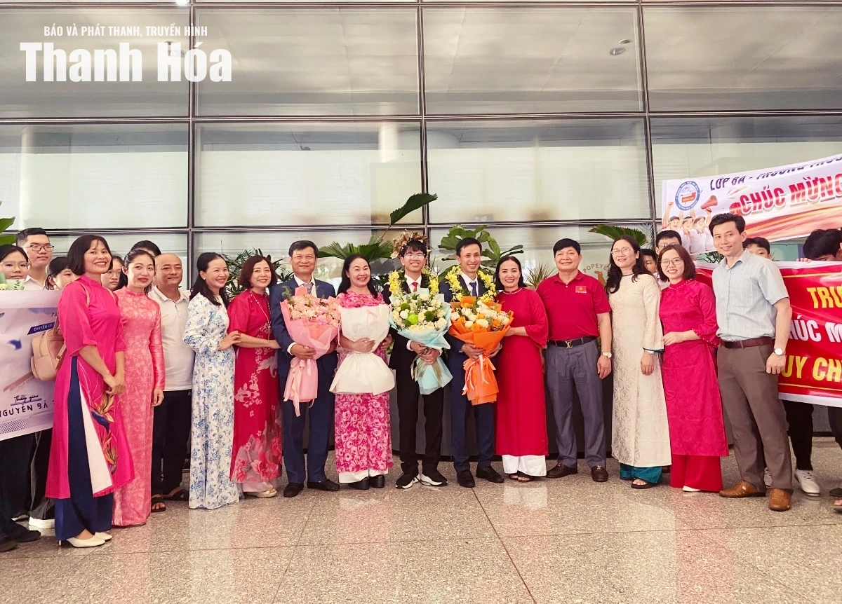 Đón học sinh Thanh Hóa đoạt Huy chương Bạc Olympic Vật lý quốc tế