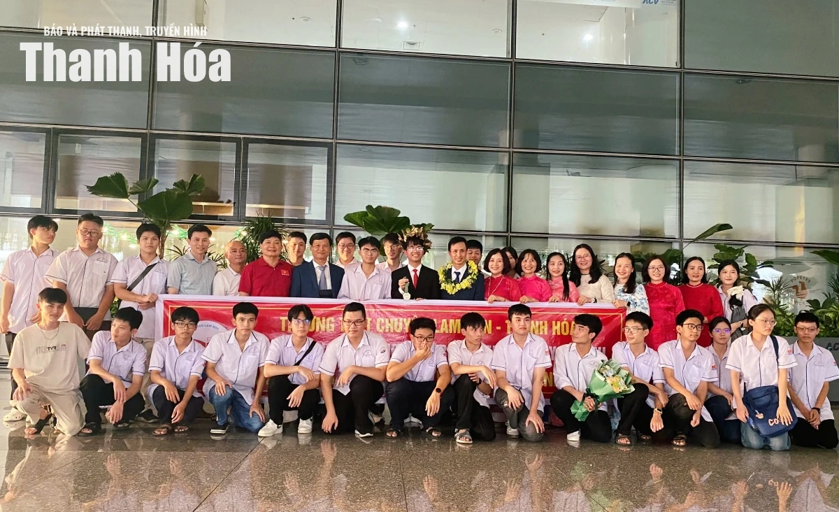 Đón học sinh Thanh Hóa đoạt Huy chương Bạc Olympic Vật lý quốc tế