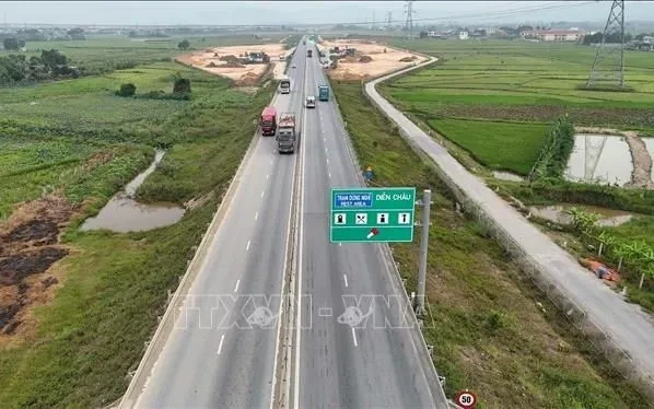 Còn 5 dự án cao tốc Bắc - Nam không kịp tiến độ thu phí từ ngày 15/7