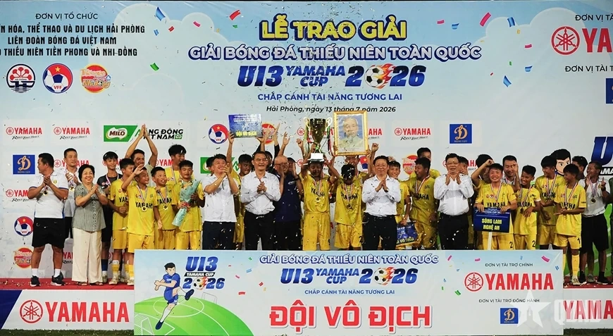 Tuyển Việt Nam toàn thắng sau chuyến tập huấn tại Hàn Quốc; Argentina chọn “áo đấu may mắn” cho trận đại chiến với Anh
