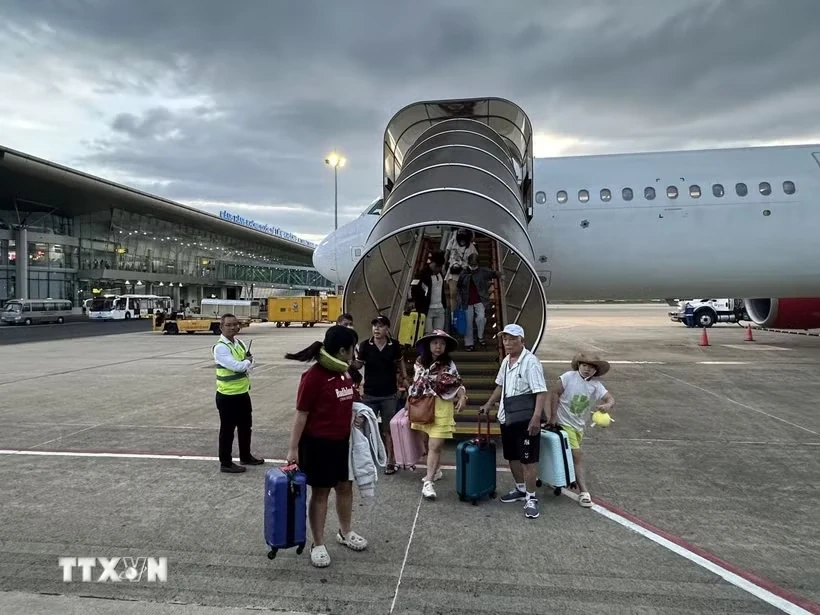 Bắt đầu triển khai đợt bay kiểm tra, chuẩn bị mở cửa trở lại sân bay Liên Khương