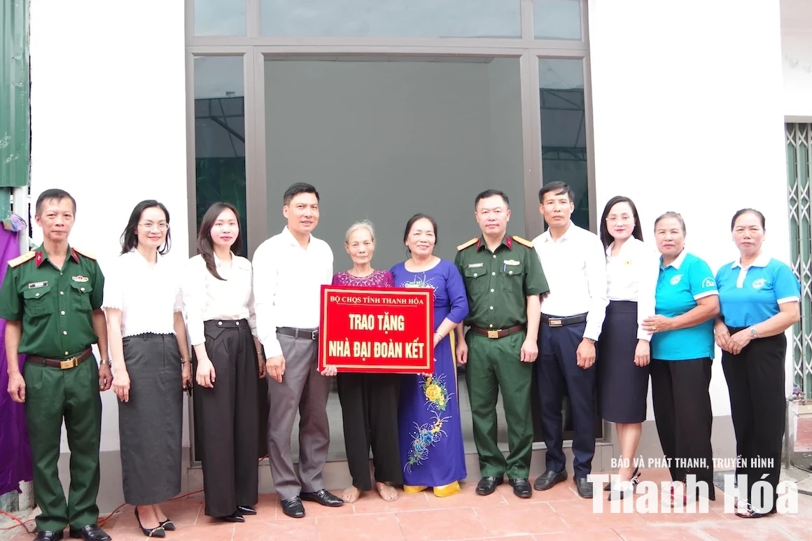 Bộ CHQS tỉnh bàn giao nhà đại đoàn kết