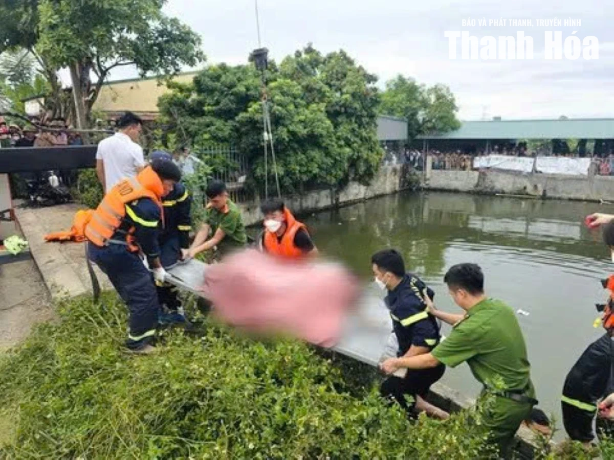 Xe ô tô lao xuống ao, một người tử vong