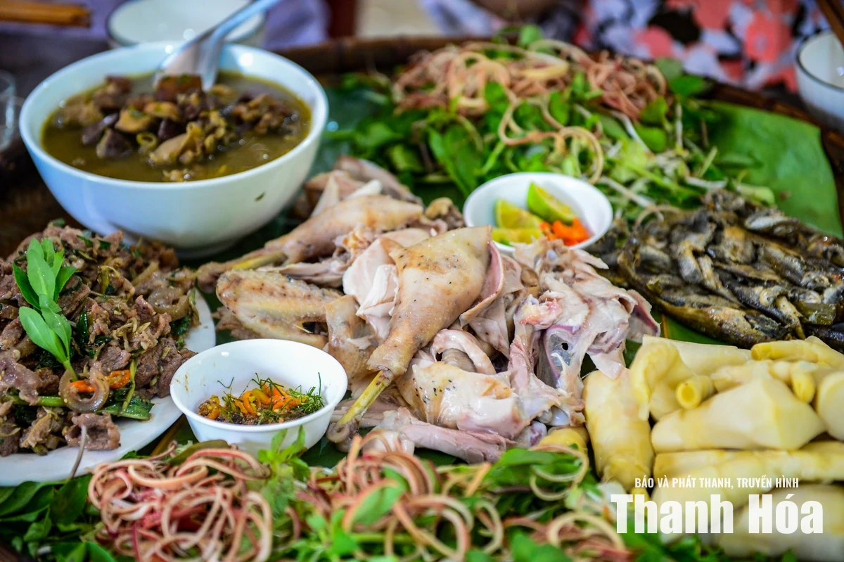 Về Sơn Thủy đi chợ Mường Xia