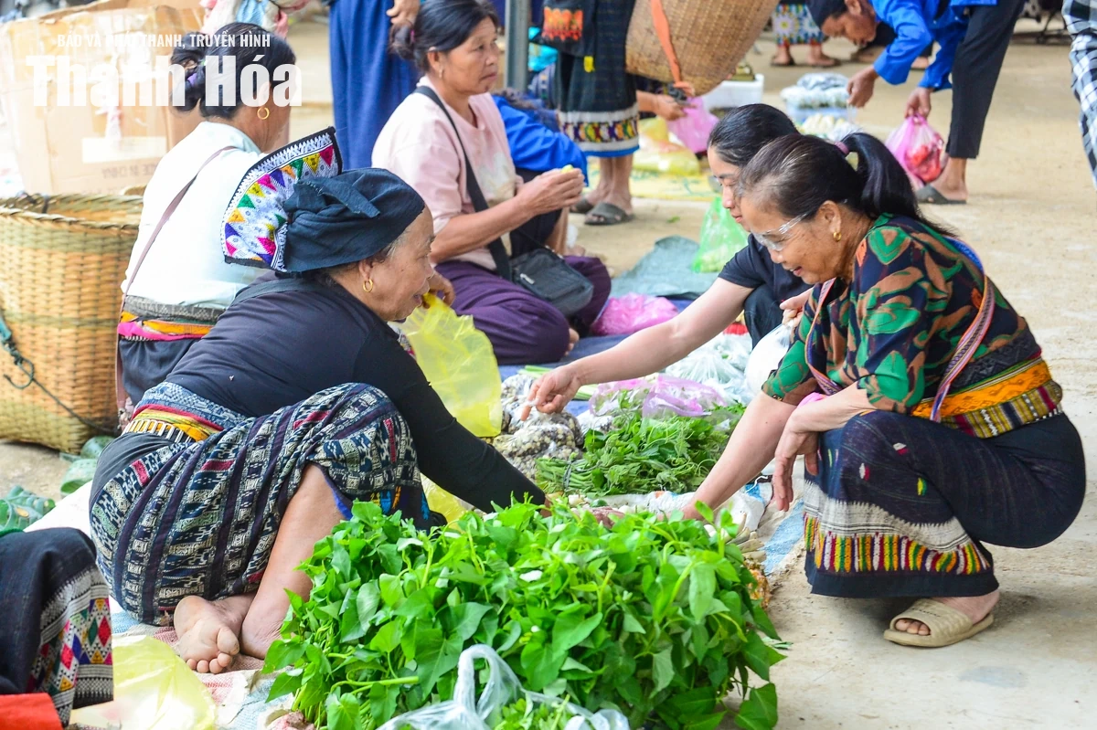Về Sơn Thủy đi chợ Mường Xia