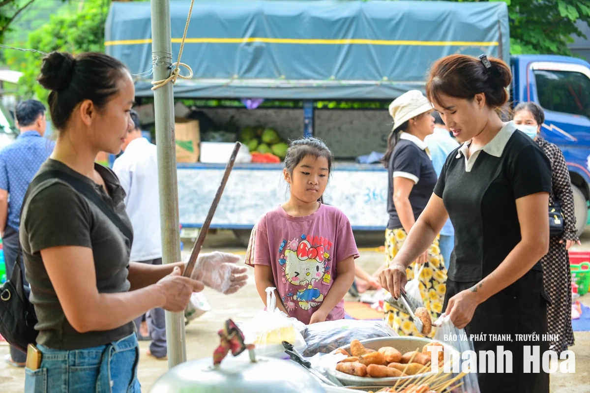 Về Sơn Thủy đi chợ Mường Xia