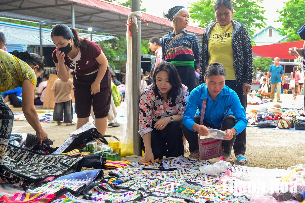 Về Sơn Thủy đi chợ Mường Xia