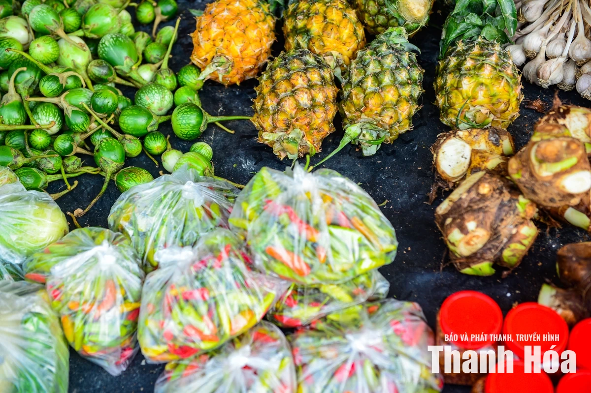 Về Sơn Thủy đi chợ Mường Xia