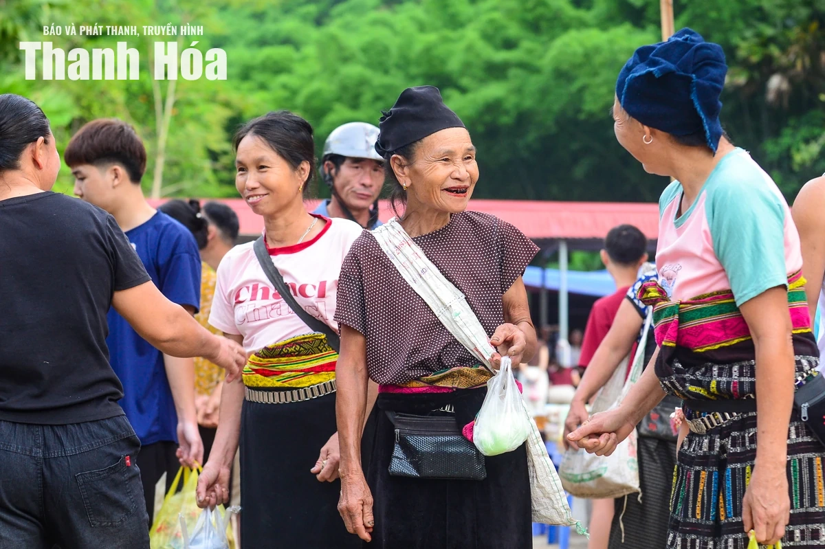 Về Sơn Thủy đi chợ Mường Xia