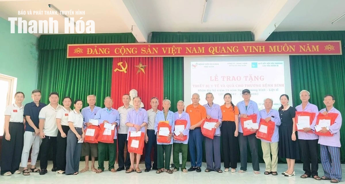Quỹ Kết nối yêu thương - Lan tỏa nhân ái trao tặng thiết bị y tế và tri ân người có công