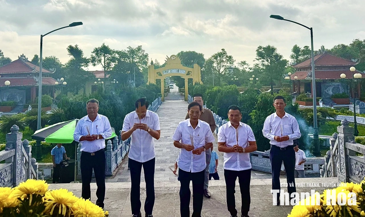 Phó Chủ tịch UBND tỉnh Đầu Thanh Tùng dự sinh hoạt Chi bộ tại phường Hải Lĩnh