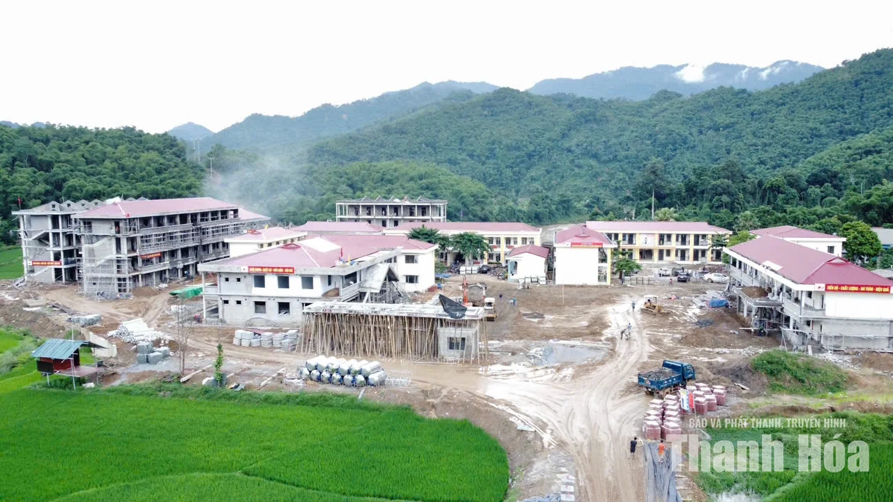 Xuyên đêm xây trường