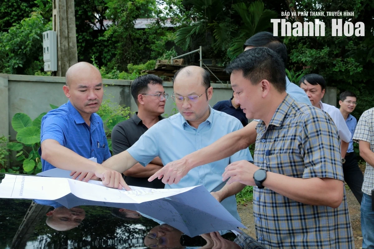 Phó Chủ tịch UBND tỉnh Cao Văn Cường kiểm tra tiến độ dự án chăn nuôi công nghệ cao và đô thị Ngọc Lặc